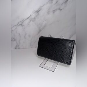 Authentic LV Epi Midsize Wallet - Great Condition